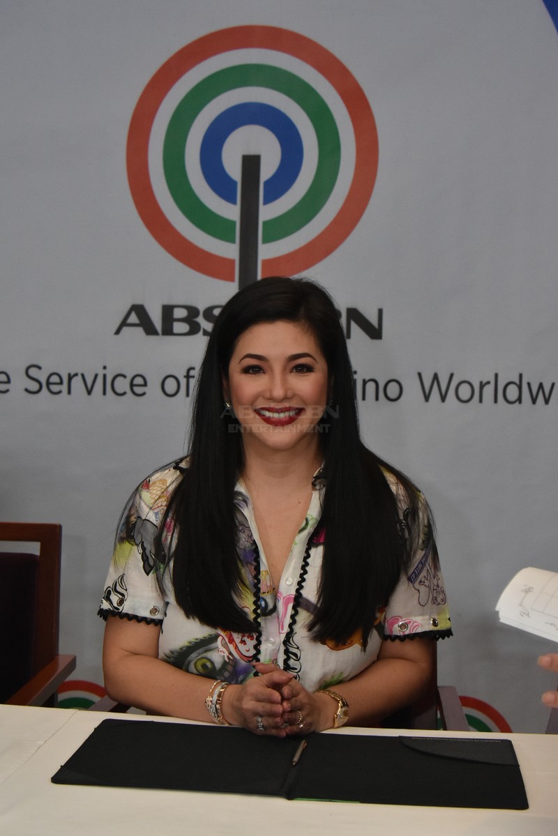 PHOTOS Asia S Songbird Regine Velasquez Alcasid Inks Contract With ABS