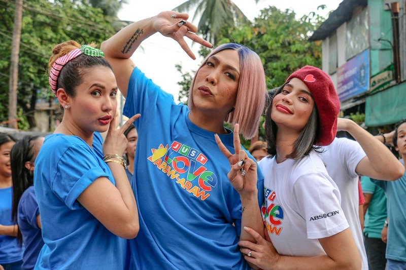 Look 15 Photos That Show Vice Ganda And Anne Curtis Are Truly Sisters By Heart Abs Cbn