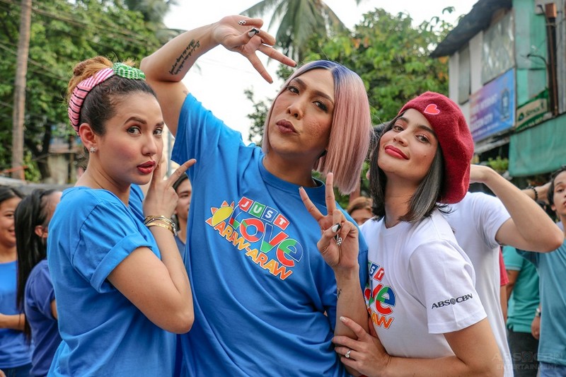 Kapamilya Stars Show How To Spread Love In Abs Cbn’s New Summer Station Id Abs Cbn Entertainment
