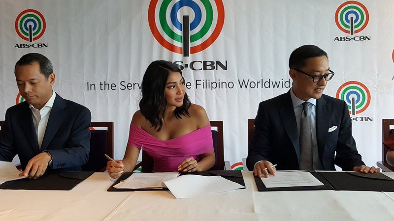 PHOTOS: Nadine Lustre renews contract with ABS-CBN | ABS-CBN Entertainment