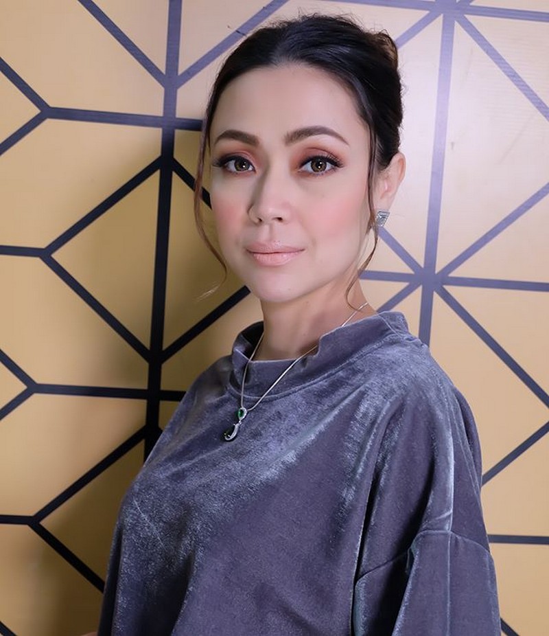 PHOTOS Boss Maam Lisa mode on for Jodi Sta Maria in Sana Dalawa Ang
